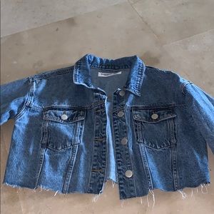 FRAYED HEM CROPPED JEAN JACKET